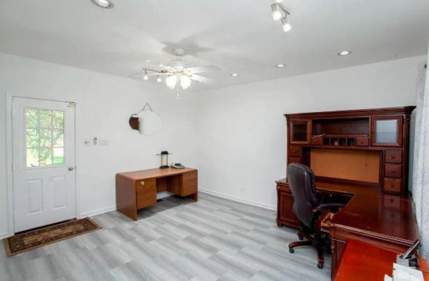 Holiday home Suburban Escape With Hot Tub! *