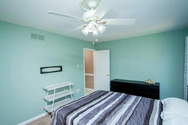 Suburban Escape With Hot Tub!