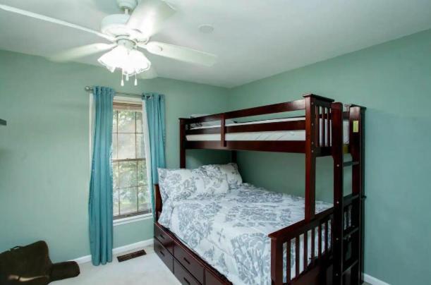 Suburban Escape With Hot Tub! * Morrisville (Bucks County)