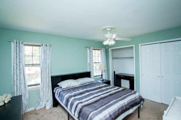 Suburban Escape With Hot Tub! Holiday home