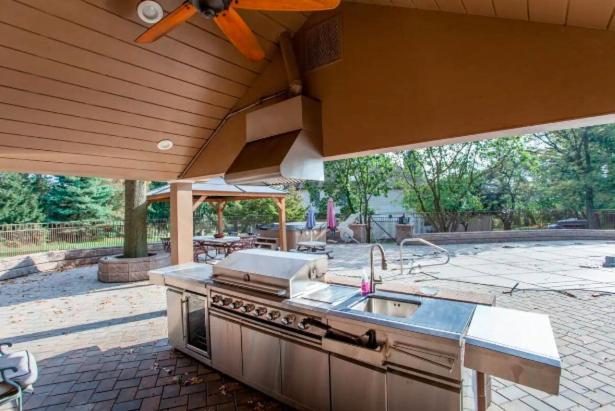 Holiday home Suburban Escape With Hot Tub!