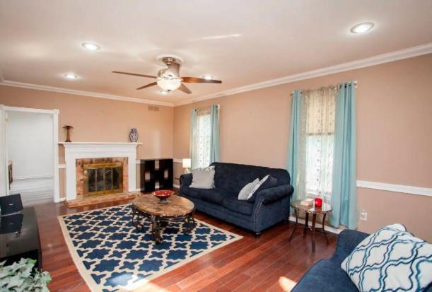 Holiday home Suburban Escape With Hot Tub! Morrisville (Bucks County)
