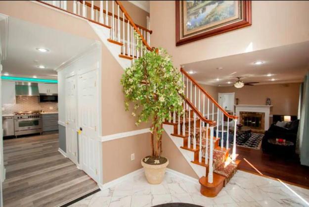 Holiday home Suburban Escape With Hot Tub! *